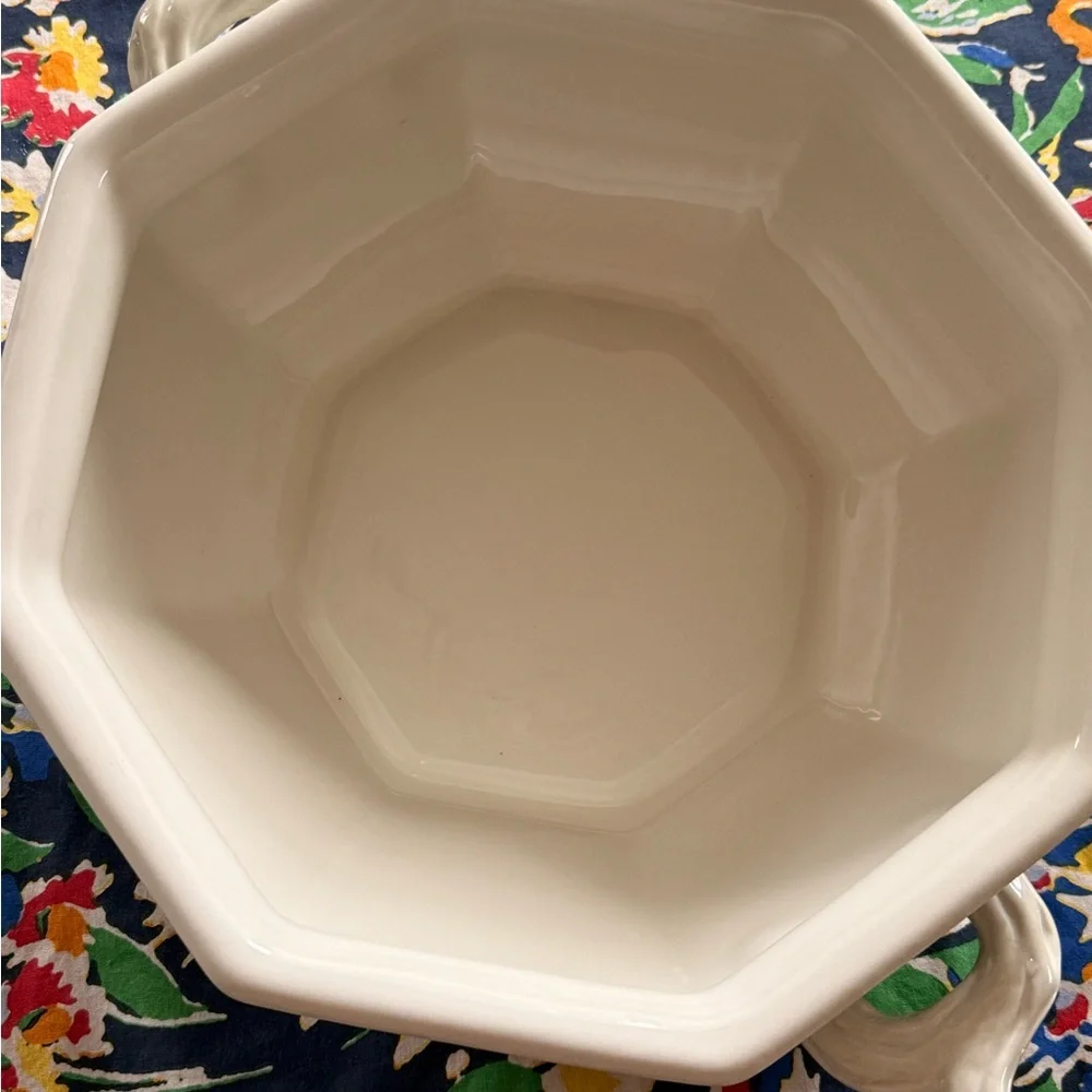 Williams Sonoma Octagonal Ceramic Serving Bowl in Cream